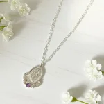 medalla mariana de plata con flores caladas