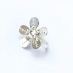 Anillo Bermuda Grass de plata 950 con diseño floral hecho a mano