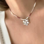 Collar flor de plata con granate y perlas