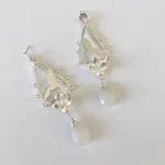 Joyería artesanal con diseño de colibrí y flor en plata