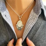 Medalla espiritual personalizada con figura de San Miguel