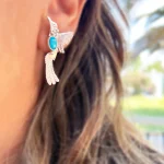 Aros largos con detalles de plumas y colibrí – plata hecha a mano