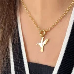 Collar colibrí dorado calado a mano con cadena rolo enchapada en oro 18k