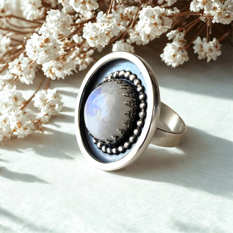 Anillo Orbital artesanal en plata 950 con piedra luna