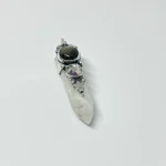Joya de plata con punta de piedra luna y Swarovski