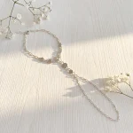 brazalete elegante mano plata