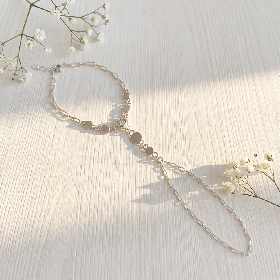 brazalete elegante mano plata