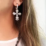 Aros de plata calados a mano con cristales blancos tornasolados