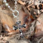 Colgante espiritual Cruz Corazón Divino de plata con cristales brillantes