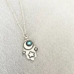 Collar celestial con luna, estrellas y cristal brillante