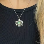 Collar ojo lunar con ópalo boreal
