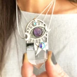 Talismán Maxi Ojo Sky en plata con amatista y cuarzo natural
