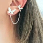 Aros artesanales de plata con diseño de mariposa y cadena