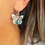 Joya artesanal en plata con diseño de mariposa y labradorita