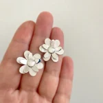 Aros florales artesanales en plata hechos a mano