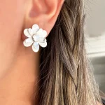 Aros de plata artesanal con inspiración en la naturaleza