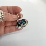 Aros únicos de plata con flores y hojas caladas