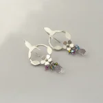 Aros artesanales de plata con colibríes y flores caladas