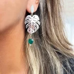 Aros de plata con hoja monstera y piedra aventurina