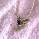 Colgante de plata 950 con colibrí y amatista facetada