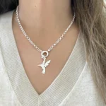 Colgante de plata hecho a mano en forma de colibrí