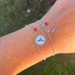 Pulsera Rolo Fina ajustable con coral y colgante único