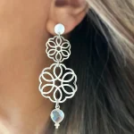 Aros largos con diseño de mandala y cuarzo cristal