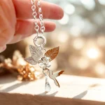 Colibrí plateado diseñado a mano