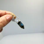 Talismán Nudo Hechizo de Luz en plata con labradorita y piedra luna