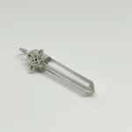 Amuleto espiritual en plata con nudo de bruja y cuarzo