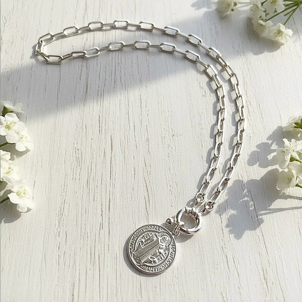 Colgante San Benito de plata 950 con cadena limada