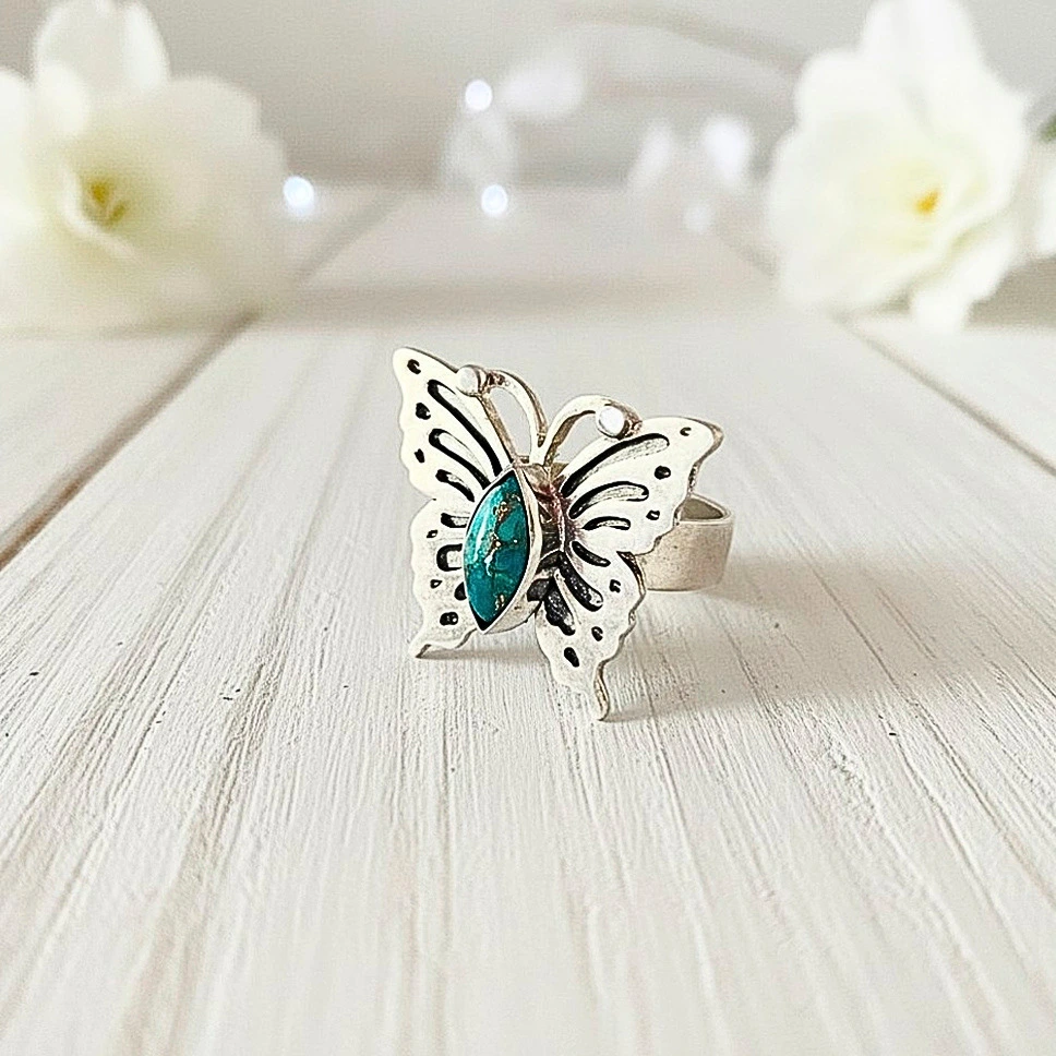 anillo femenino inspirado en la metamorfosis