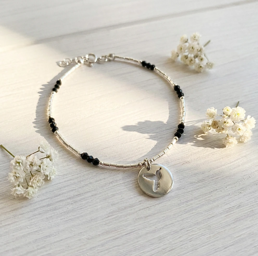 Pulsera con colibri de plata Pulsera con mostacillas de plata y onix naturales