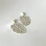 Aros naturales de plata con hoja monstera y aventurina
