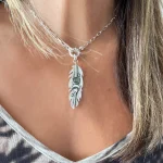 Colgante pluma de plata 950 con labradorita y luna
