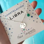 Joya personalizada con signo zodiacal y cadena delicada