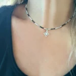 Collar artesanal con piedras lunares y turmalinas