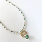 Joya hecha a mano con colibrí, amazonita y mix de piedras naturales