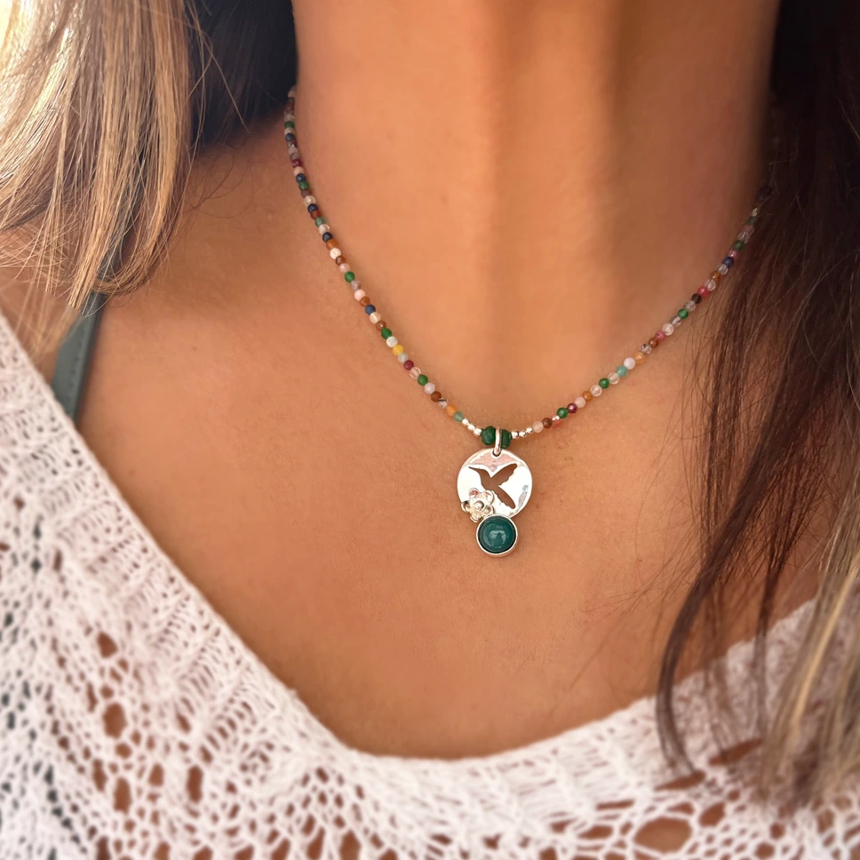 Collar de plata con colibrí calado y aventurina verde