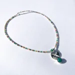 Collar simbólico de colibrí y aventurina verde artesanal