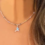 Joya delicada con colibrí y cristales Swarovski