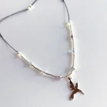 Collar ajustable hecho a mano con colgante de colibrí