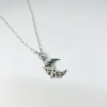 Joya de plata con colibrí sobre luna y cristal Swarovski