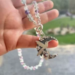 Colgante hecho a mano con colibrí y técnica envejecida