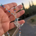 Colgante de plata envejecida con flores y cristales