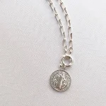 Joya religiosa de San Benito en plata hecha a mano