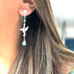 Aros Colibrí Hope de plata con cristales celestes y piedra natural