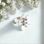 Anillo artesanal de flor grande en plata para mujer
