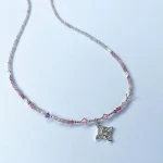 Collar nudo de bruja con cuarzo rosa y plata 950