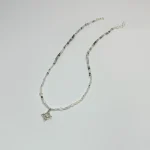 Amuleto de plata con perlas y energía lunar